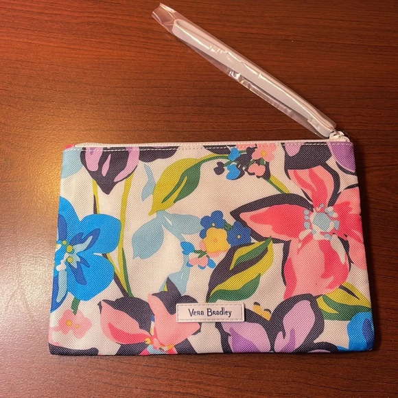 Vera Bradley Handbags - Vera Bradley wristlet‎